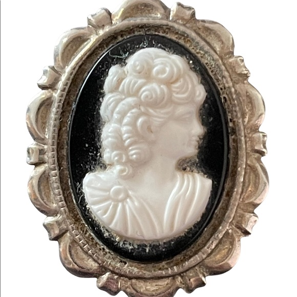 Vintage plastic resin cameo brooch - Picture 2 of 3